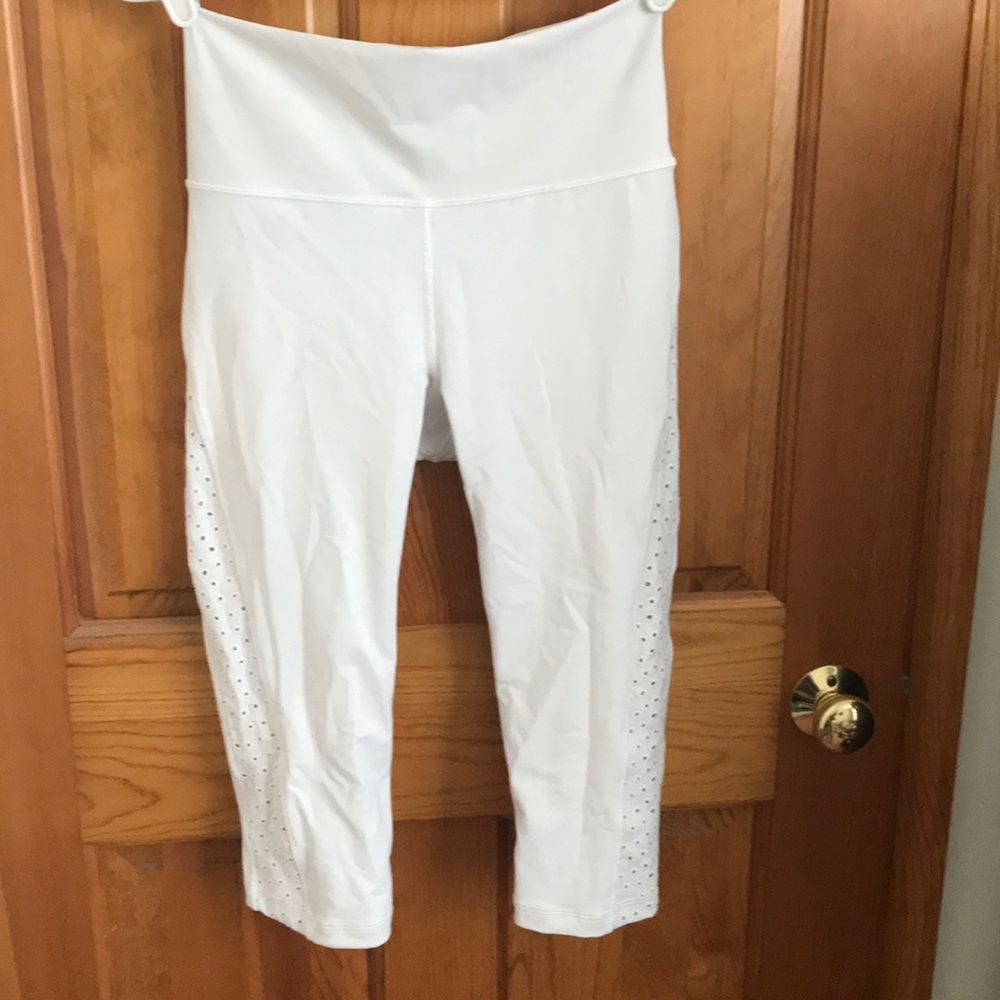 White lulu lemon capri size 6